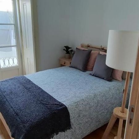 Quarto Com Varanda Na Rua Dos Douradores ลิสบอน ภายนอก รูปภาพ